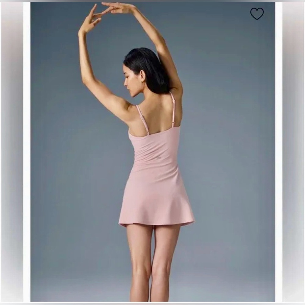 ALO YOGA - Alosoft Courtside Tennis Dress (Sugarplum)
